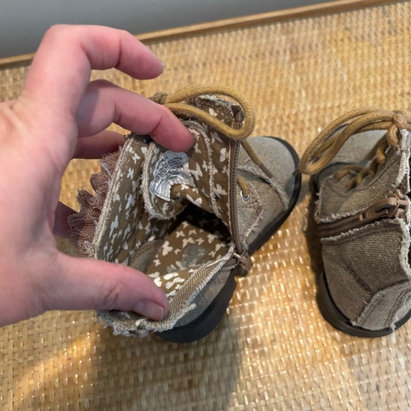 Children’s Place adorable canvas girls boots size 5 as new condition. - Picture 6 of 8